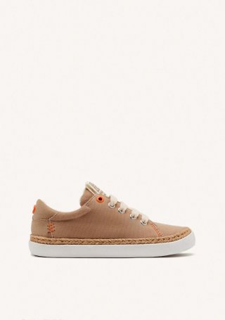 SNEAKERS COLOR BEIGE CON DETALLE EN RAFIA Y ACENTOS DE COLOR PARA NIÑO Y NIÑA TUNJE - BEIG