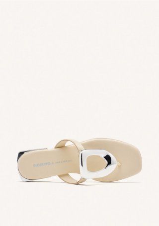 SANDALIAS COLOR OFF-WHITE DE PIEL CON ADORNO METÁLICO PARA MUJER VENDRES - OFF-WHITE SANDALIAS COLOR OFF-WHITE DE PIEL CON ADORNO METÁLICO PARA MUJER VENDRES - OFF-WHITE