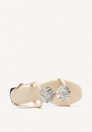 SANDALIAS COLOR OFF-WHITE DE PIEL CON ADORNOS METÁLICOS PARA MUJER TROFA - OFF-WHITE SANDALIAS COLOR OFF-WHITE DE PIEL CON ADORNOS METÁLICOS PARA MUJER TROFA - OFF-WHITE